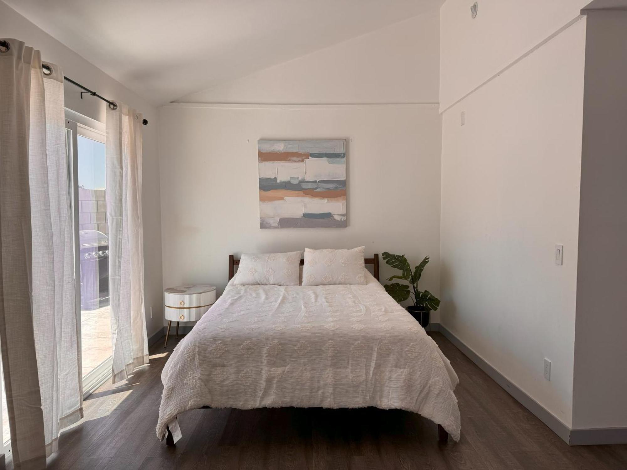 Fully Remodeled 1-bedroom House With Massive Yard Los Ángeles