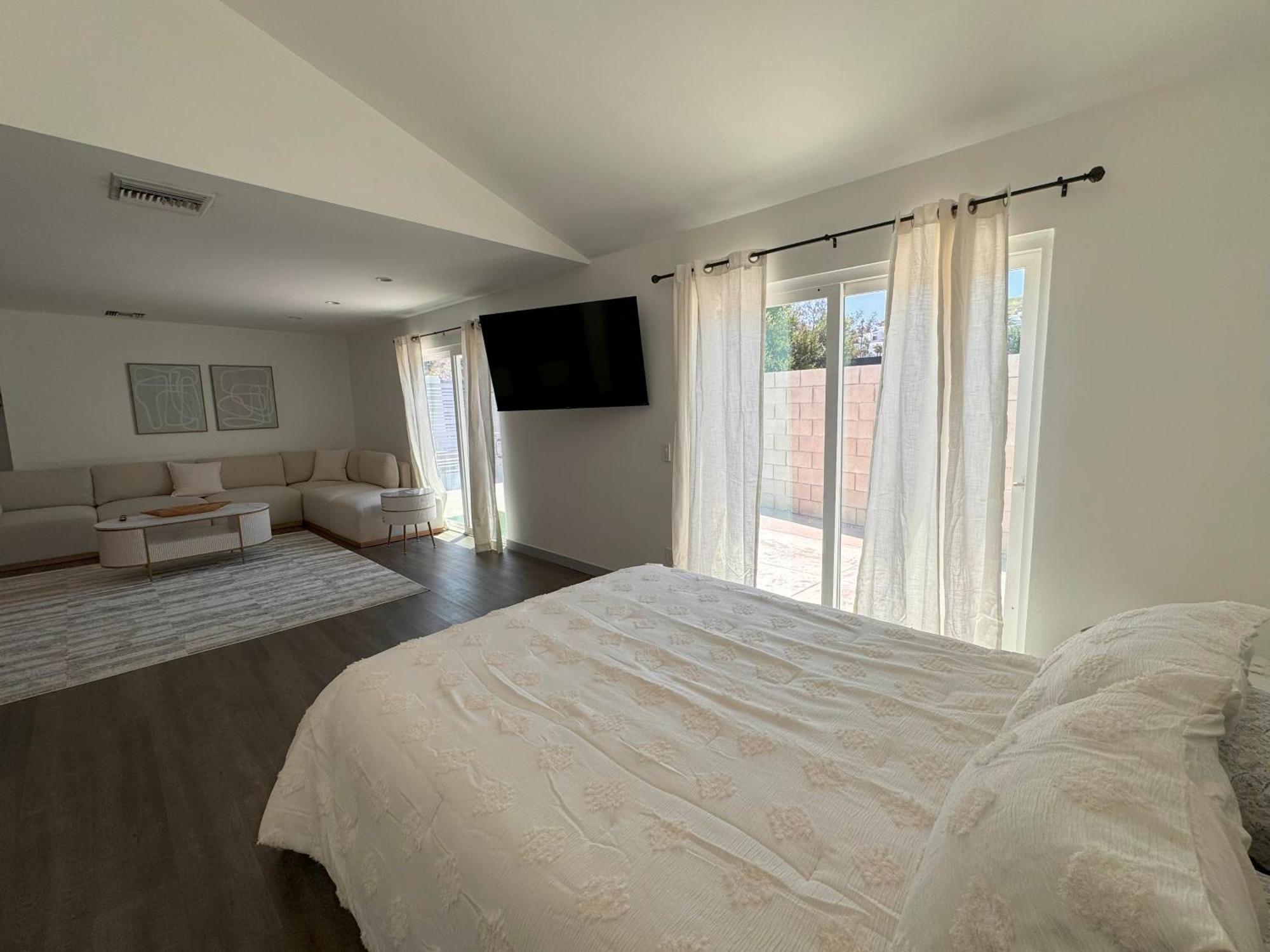 Fully Remodeled 1-bedroom House With Massive Yard Villa Los Ángeles